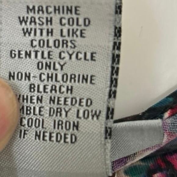 Catherine’s Jewel Tone Paisley Print Lace Inset Flowy Tunic Top 5X Dark Romantic - Picture 13 of 13